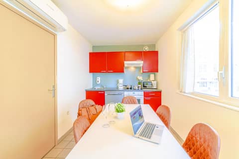 Résidence Montempô Appart'Hôtel Lyon Part Dieu — kitchen