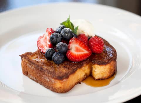 Kaya Great Northern Hotel, London — breakfast buffet