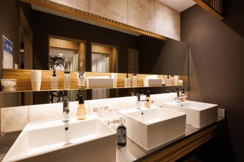 HOTEL Cargo Shinsaibashi — bathroom