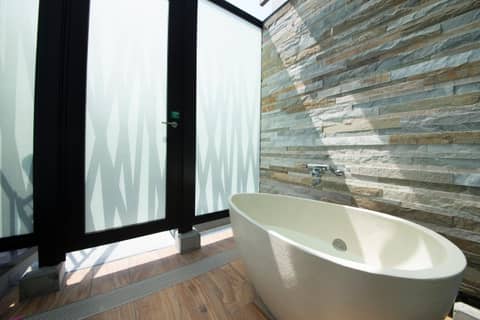 HOTEL Cargo Shinsaibashi — bathroom
