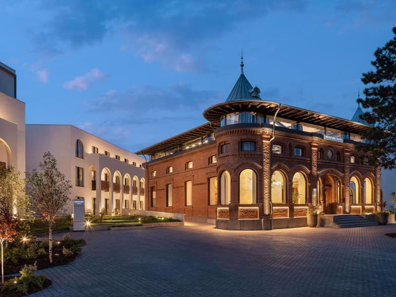 Mercure Conacul Cozieni — building