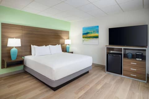 Best Western Naples Inn & Suites — hotel room
