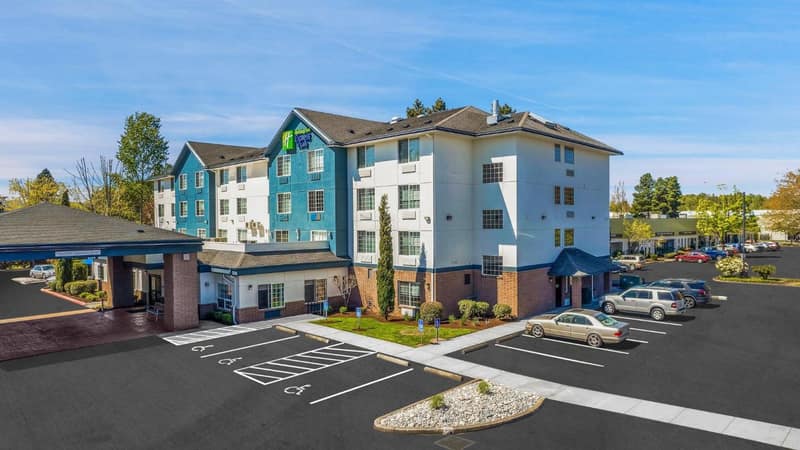 Holiday Inn Express Hotel & Suites Portland - Jantzen Beach by IHG — building