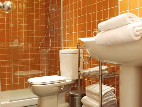 Sixties Ramblas — bathroom