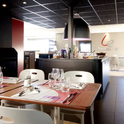 Campanile NATURE - Marseille Saint-Antoine — dining