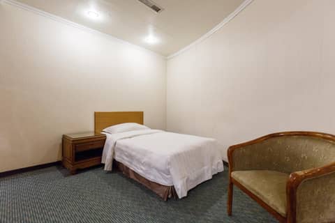 Champion Hotel — photo 9