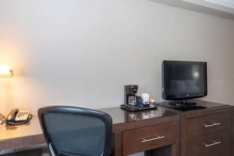 Sandman Hotel & Suites Calgary South — photo 6