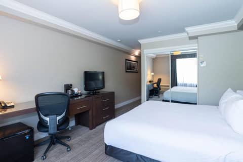 Sandman Hotel & Suites Calgary South — photo 8