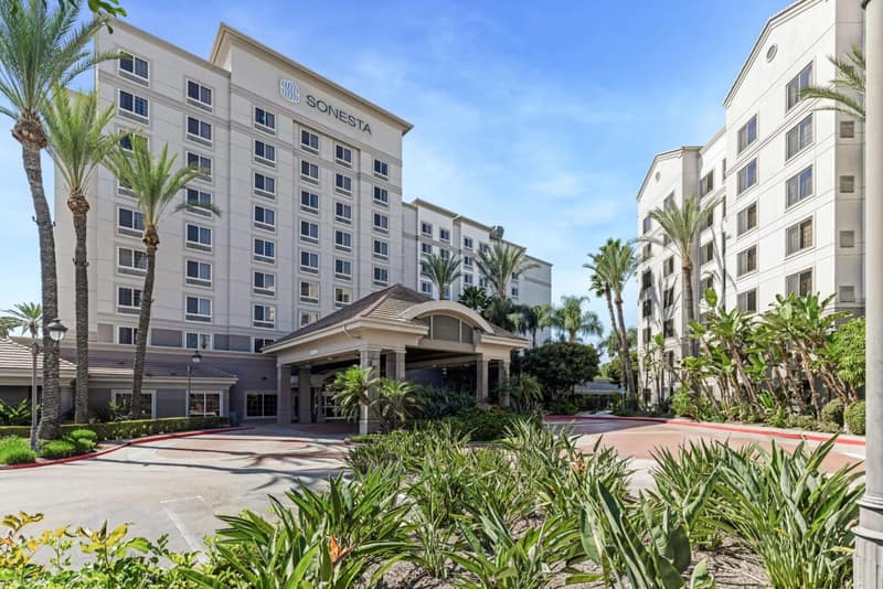 Sonesta Anaheim Resort Area — building