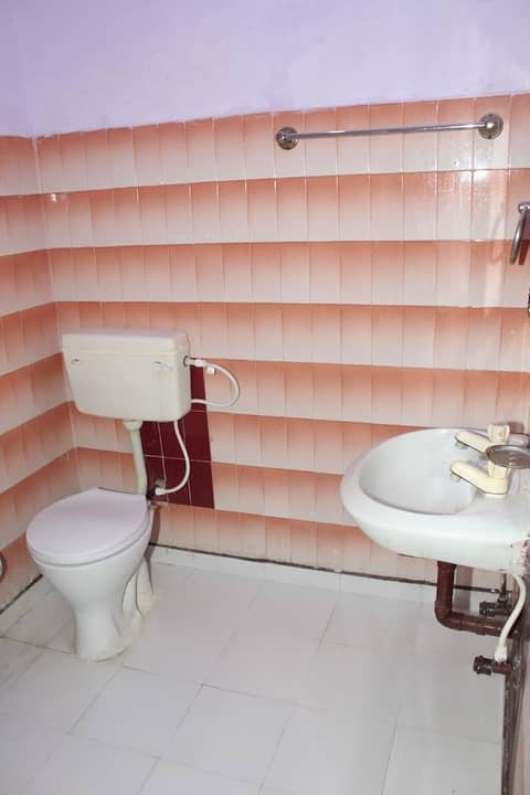 Hotel Raj Bed & Breakfast — bathroom