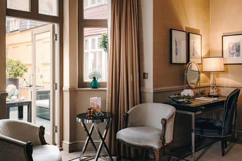 Althoff St James's Hotel & Club London — living room
