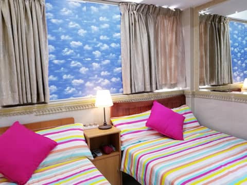 LongWin Hostel - Jordan MTR — hotel room