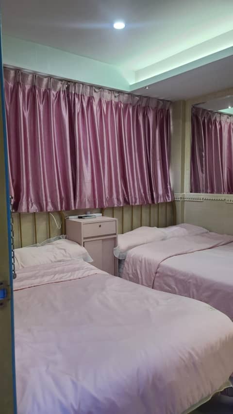 LongWin Hostel - Jordan MTR — hotel room