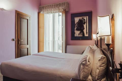 II Guelfo Bianco — hotel room