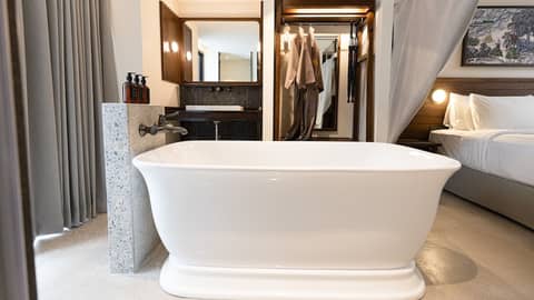 Payaa Hotel — bathroom