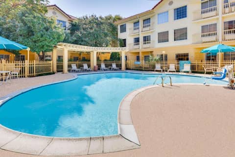La Quinta by Wyndham Dallas - Addison Galleria — photo 6