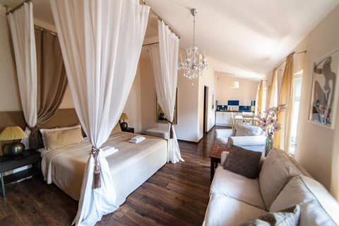 Lounge Apartments — hotel room