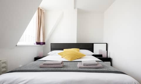 Central Hoxton Shoreditch — hotel room
