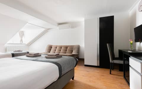 Central Hoxton Shoreditch — hotel room