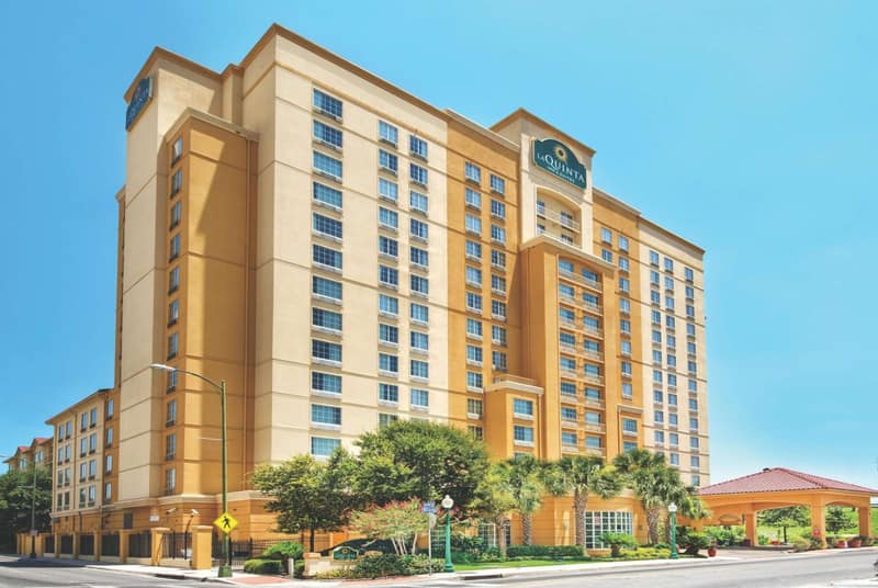 La Quinta Inn & Suites by Wyndham San Antonio Riverwalk — building