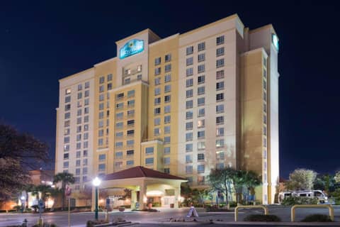La Quinta Inn & Suites by Wyndham San Antonio Riverwalk — photo 2