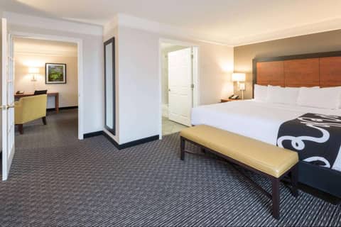La Quinta Inn & Suites by Wyndham San Antonio Riverwalk — photo 7