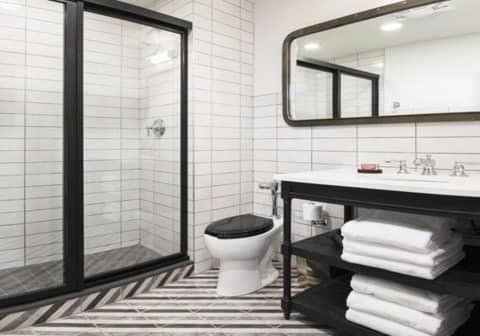 The Chicago Hotel Collection River North — bathroom