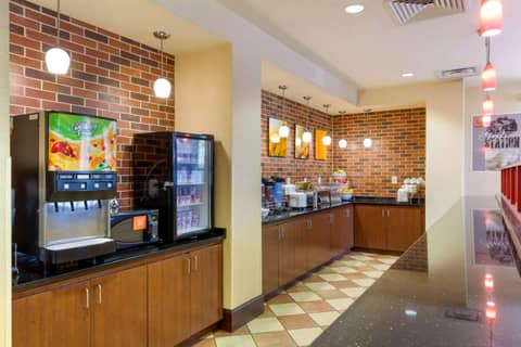 Comfort Suites Charleston West Ashley — photo 9
