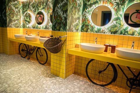 The Corner London City — bathroom
