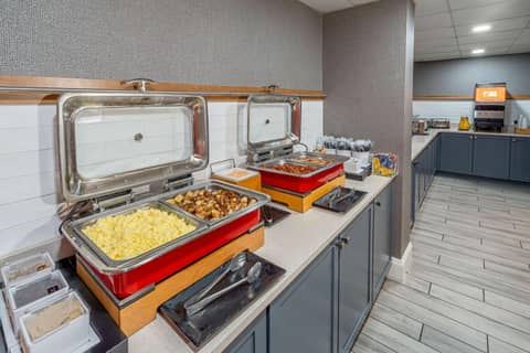 Hampton Inn & Suites Nashville-Vanderbilt-Elliston Place — photo 2