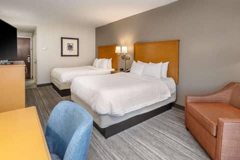 Hampton Inn & Suites Nashville-Vanderbilt-Elliston Place — photo 8