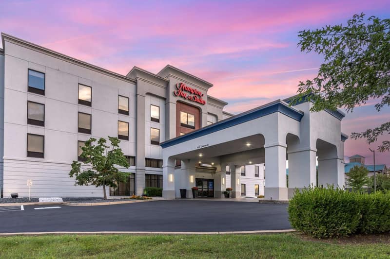 Hampton Inn & Suites Louisville East — building
