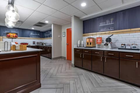 Hampton Inn & Suites Louisville East — photo 9