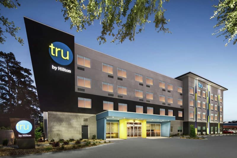 Tru By Hilton Savannah Midtown — building