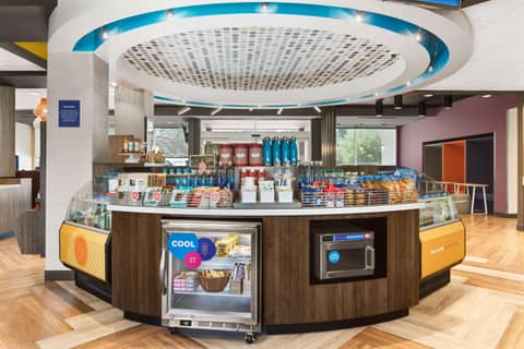 Tru By Hilton Savannah Midtown — photo 3