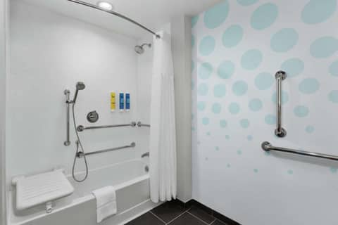 Tru By Hilton Savannah Midtown — photo 8