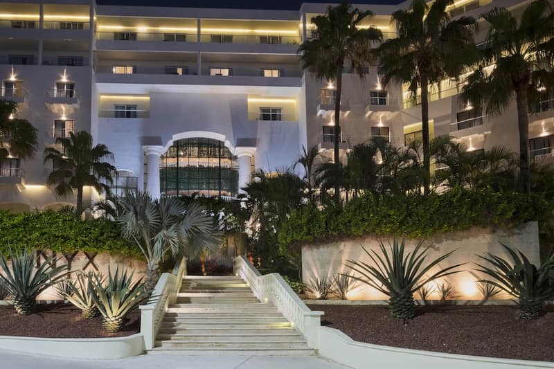 Hotel NYX Cancun All Inclusive — building