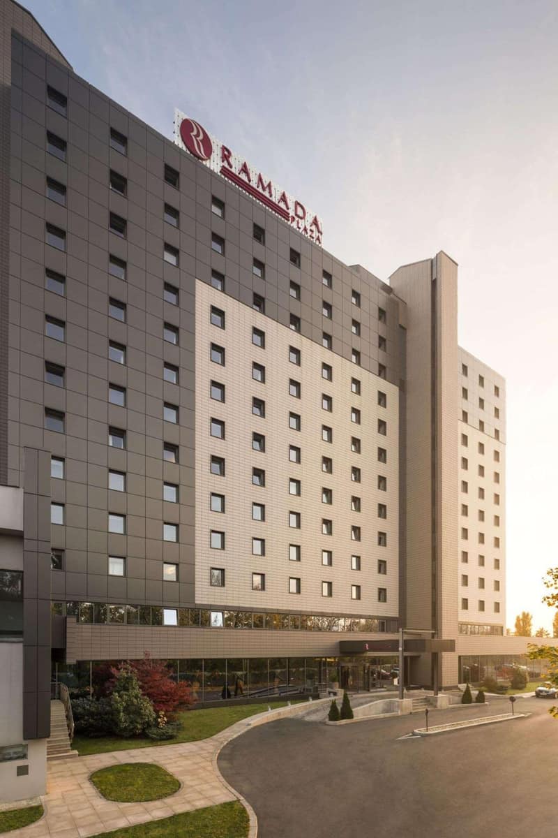Ramada Plaza by Wyndham Bucharest Convention Center — building