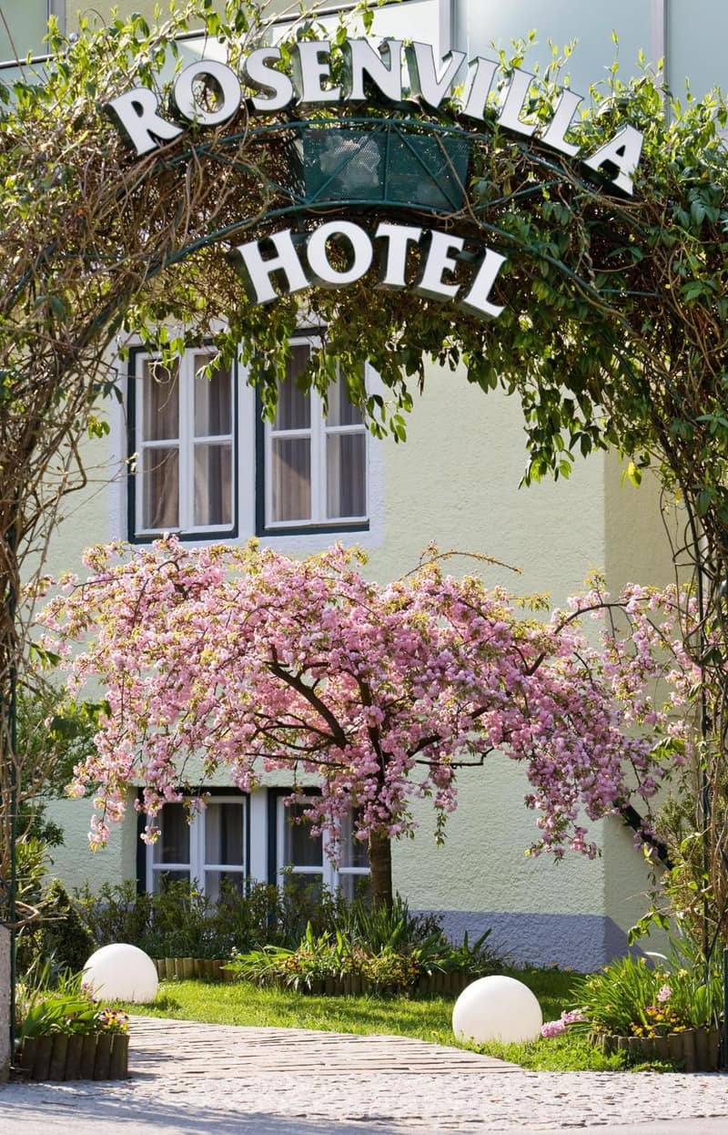 Hotel Rosenvilla — building