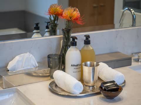 AtholPlace Hotel & Villa — bathroom