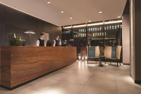 Adina Apartment Hotel Hamburg Speicherstadt — recepcion & lobby