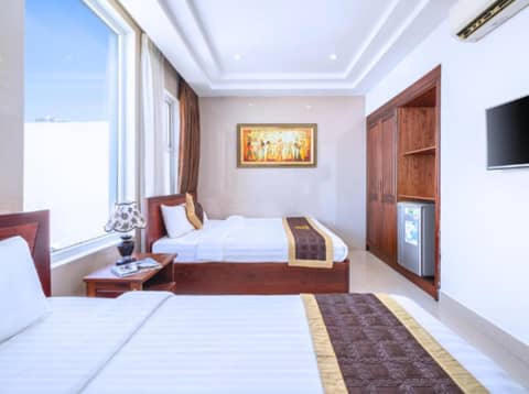 Dubai Hotel — hotel room