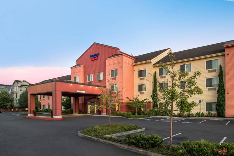 Fairfield Inn & Suites by Marriott Portland North — building