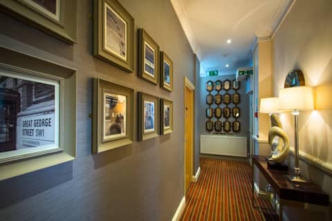Best Western Buckingham Palace Rd — hotel reception