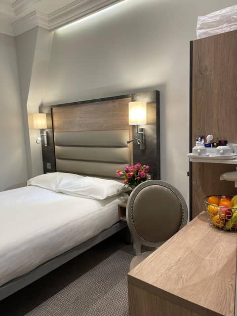 Best Western Buckingham Palace Rd — hotel room