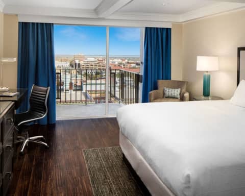 The Desoto Savannah — hotel room