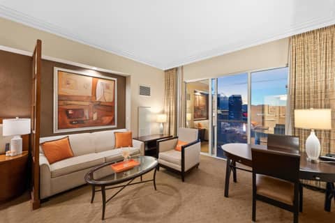 Lucky Gem Penthouse & Luxury Suites at MGM Signature Resort Balcony Strip View 1607 — hotel room