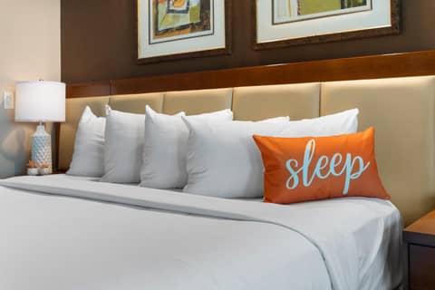 Lucky Gem Penthouse & Luxury Suites at MGM Signature Resort Balcony Strip View 1607 — bedroom