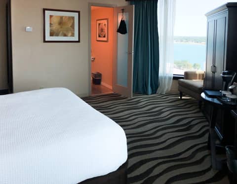 Fort Pontchartrain Detroit, a Wyndham Hotel — hotel room