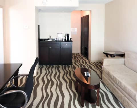 Fort Pontchartrain Detroit, a Wyndham Hotel — hotel room